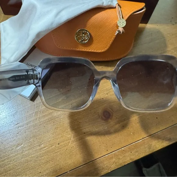 NWT. Tory Burch Gray Sunglasses with Orange Case and a dust  display picture 2